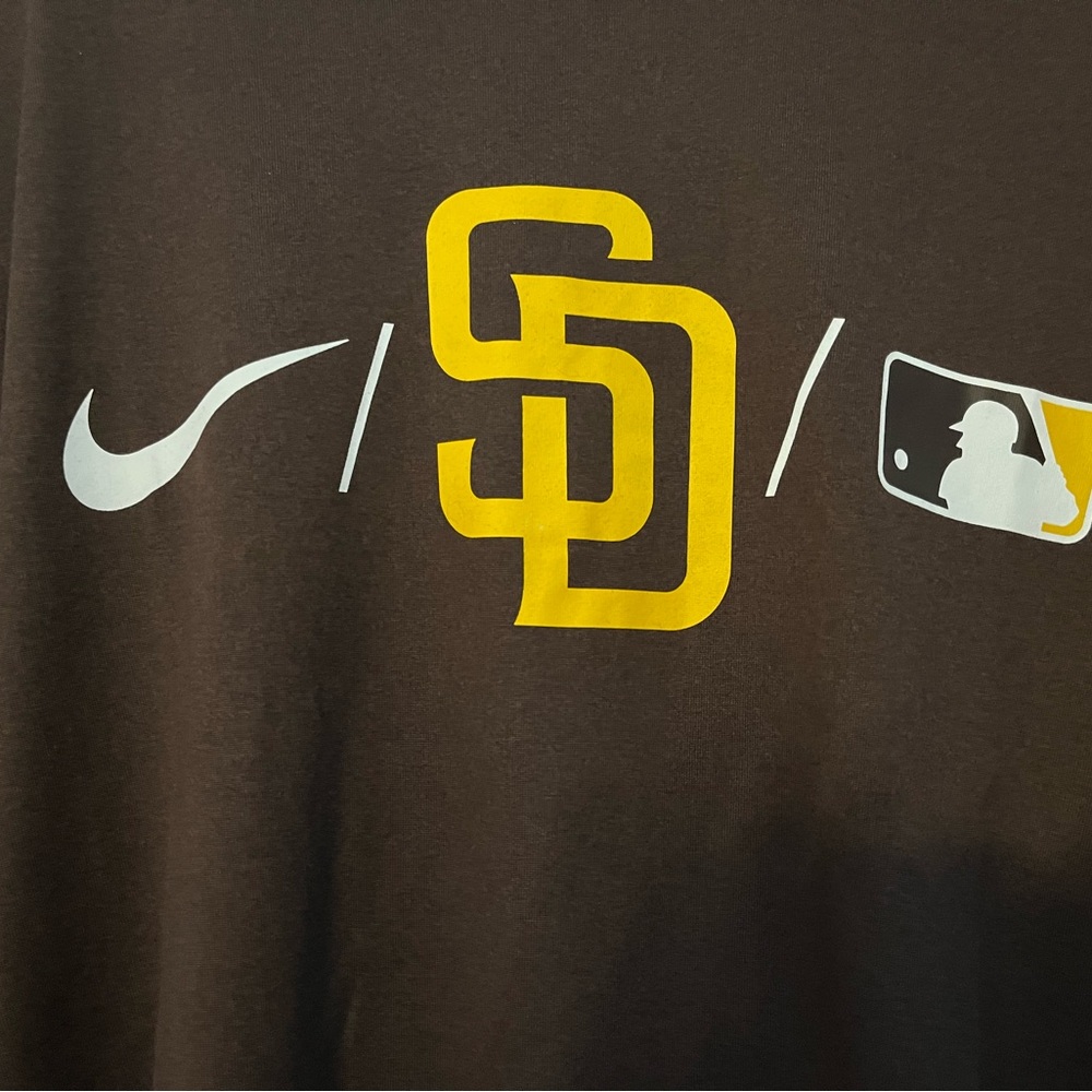 Nike Men’s San Diego Padres long sleeve dry fit